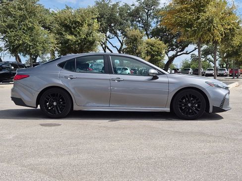 Used 2025 Toyota Camry SE FWD image 6