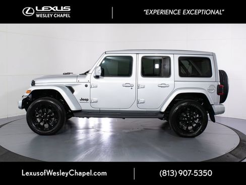 Used 2023 Jeep Wrangler Unlimited Sahara AWD/4WD image 7
