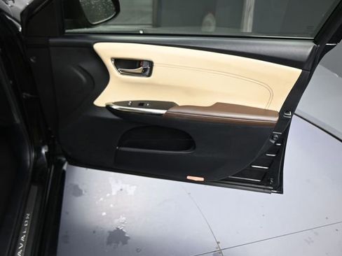 Used 2013 Toyota Avalon Limited image 8