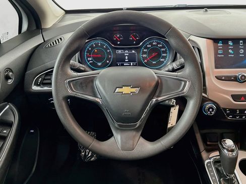 Used 2018 Chevrolet Cruze LS FWD image 11