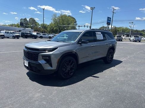 New 2026 Chevrolet Traverse RS w/ LPO, Floor Liner Package FWD image 17