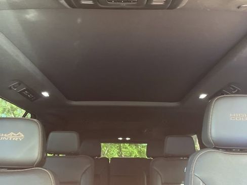 Used 2021 Chevrolet Suburban High Country RWD image 22