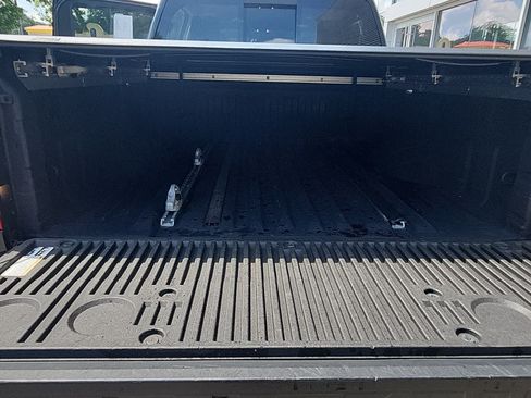 Used 2021 Nissan Titan SV w/ SV Convenience Package AWD/4WD image 18