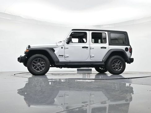 Used 2024 Jeep Wrangler Unlimited Rubicon AWD/4WD image 41