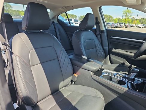 Used 2024 Nissan Altima 2.5 SR w/ SR Premium Package image 13