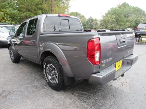 Used 2019 Nissan Frontier Desert Runner image 6
