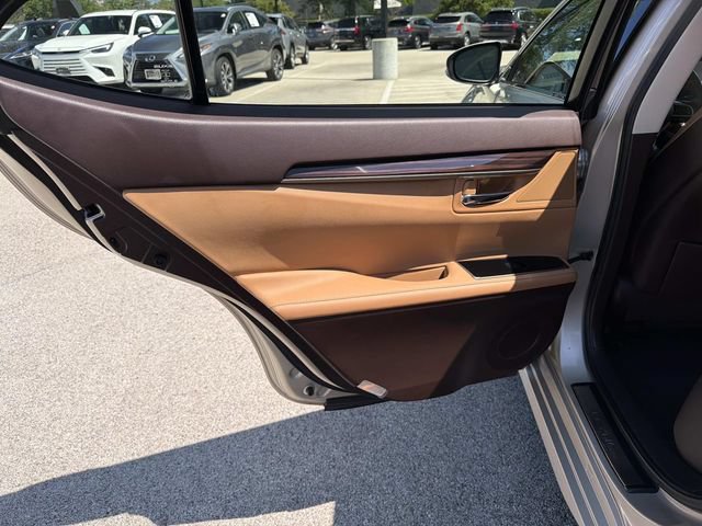 Used 2018 Lexus ES 300h FWD image 11