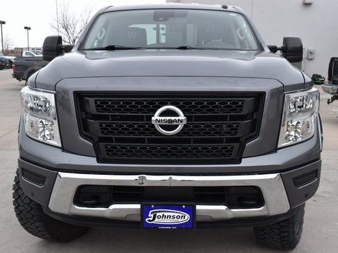 Used 2021 Nissan Titan SV w/ SV Convenience Package image 2