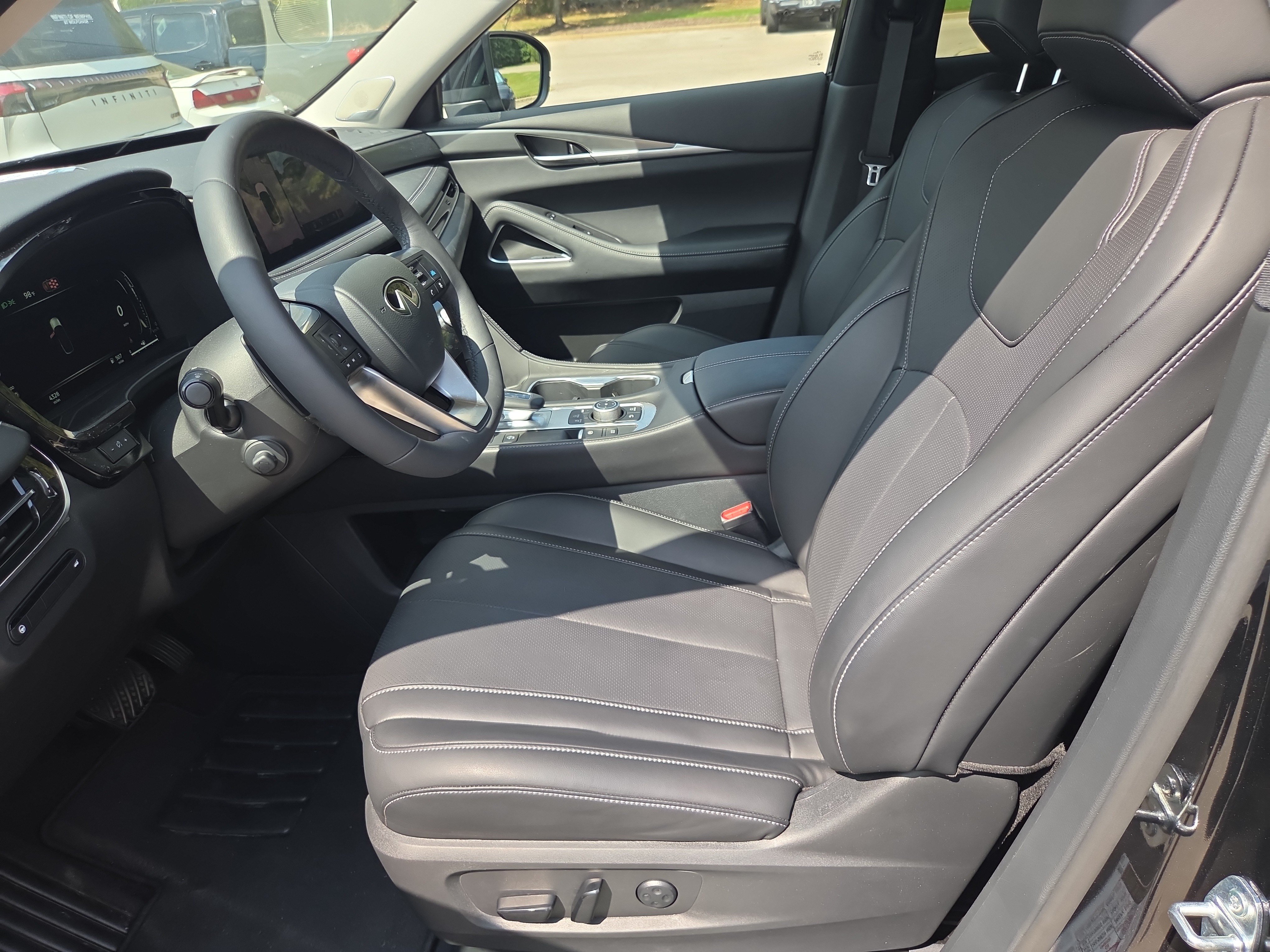 Used 2027 INFINITI QX60 Luxe w/ Cargo Package FWD image 5