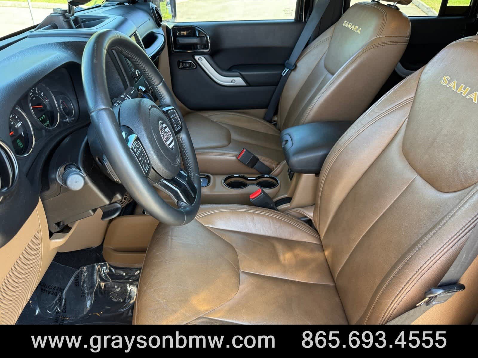 Used 2015 Jeep Wrangler Unlimited Sahara w/ Connectivity Group AWD/4WD image 12