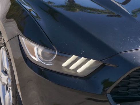 Used 2016 Ford Mustang Coupe RWD image 4