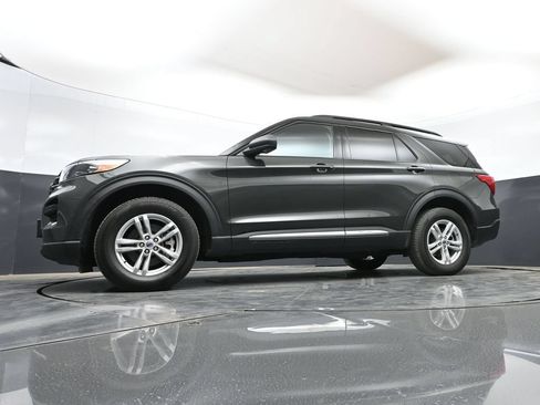 Used 2024 Ford Explorer XLT AWD/4WD image 48