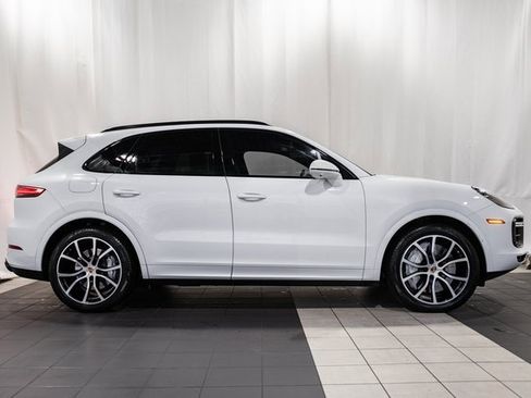 Used 2021 Porsche Cayenne Turbo image 3