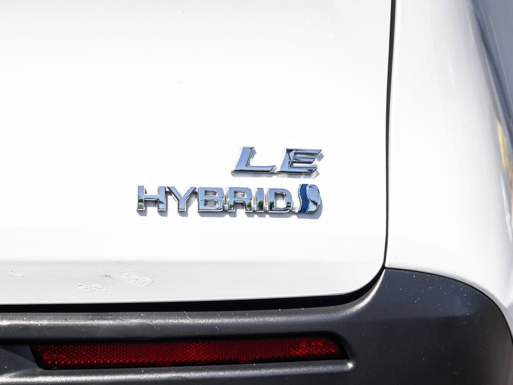 Used 2024 Toyota Sienna LE w/ LE Plus Package FWD image 10