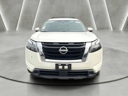 Used 2024 Nissan Pathfinder SV AWD/4WD image 2