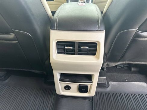 Used 2022 Ford Edge Titanium AWD/4WD image 32