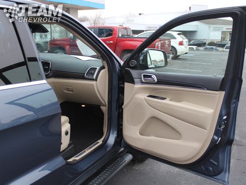 Used 2020 Jeep Grand Cherokee Limited w/ Luxury Group II image 26