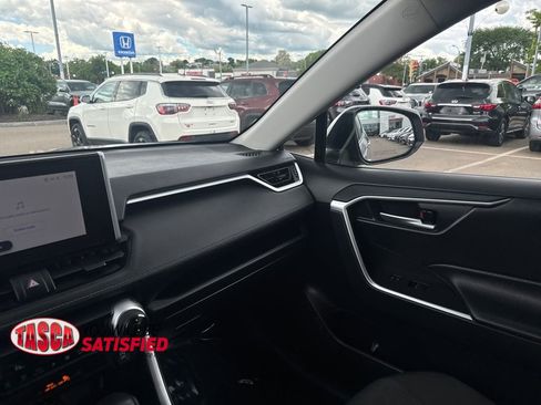 Used 2025 Toyota RAV4 XLE AWD/4WD image 27