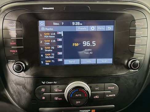 Used 2019 Kia Soul + image 17