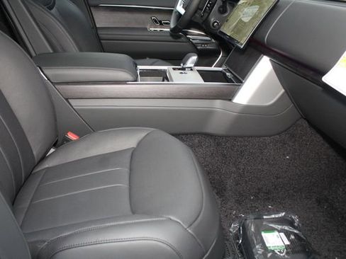 New 2026 Land Rover Range Rover Long Wheelbase SE image 3