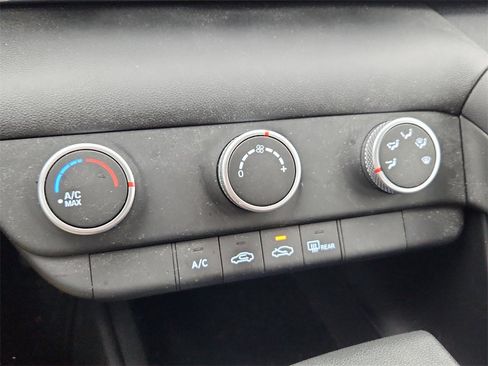 Certified 2023 Hyundai Elantra SE image 28