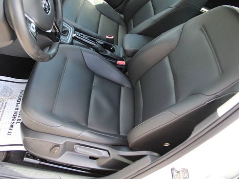 Used 2016 Volkswagen Golf SE FWD image 18