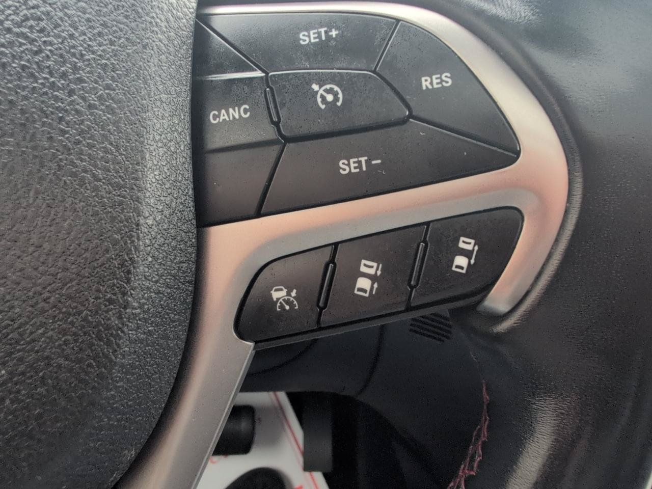 Used 2018 Jeep Grand Cherokee Trailhawk w/ Trailhawk Luxury Group AWD/4WD image 18