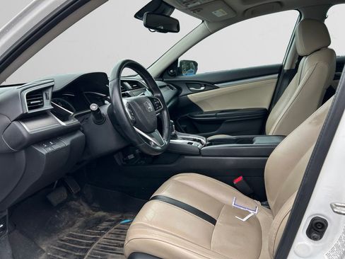 Used 2018 Honda Civic Touring image 10