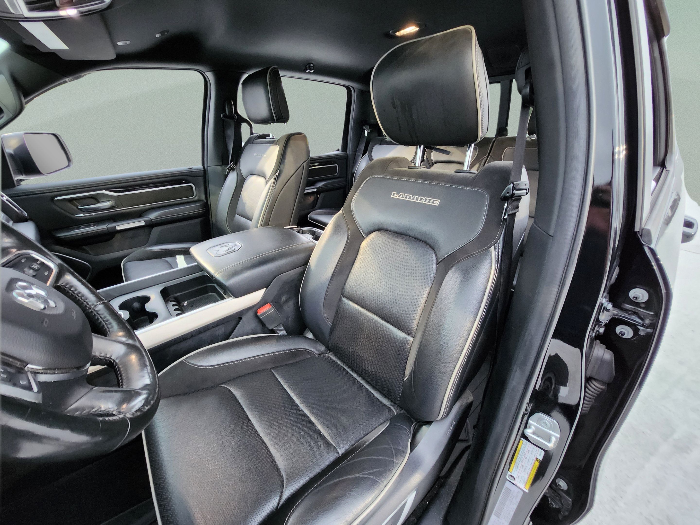 Used 2019 RAM 1500 Laramie w/ Sport Appearance Package AWD/4WD image 13