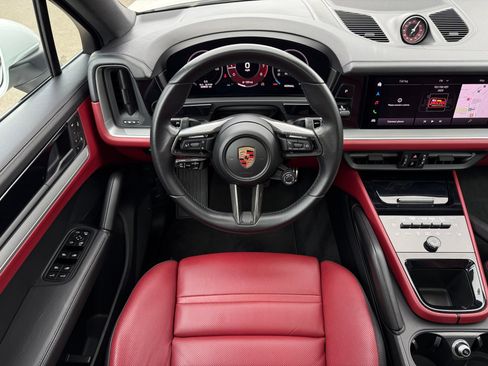 Certified 2024 Porsche Cayenne S AWD/4WD image 15