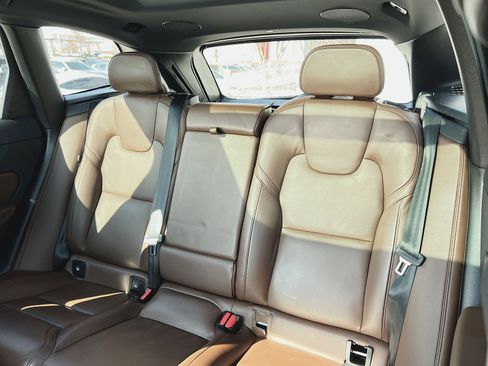 Certified 2023 Volvo XC60 B5 Ultimate w/ Protection Package Premier image 24