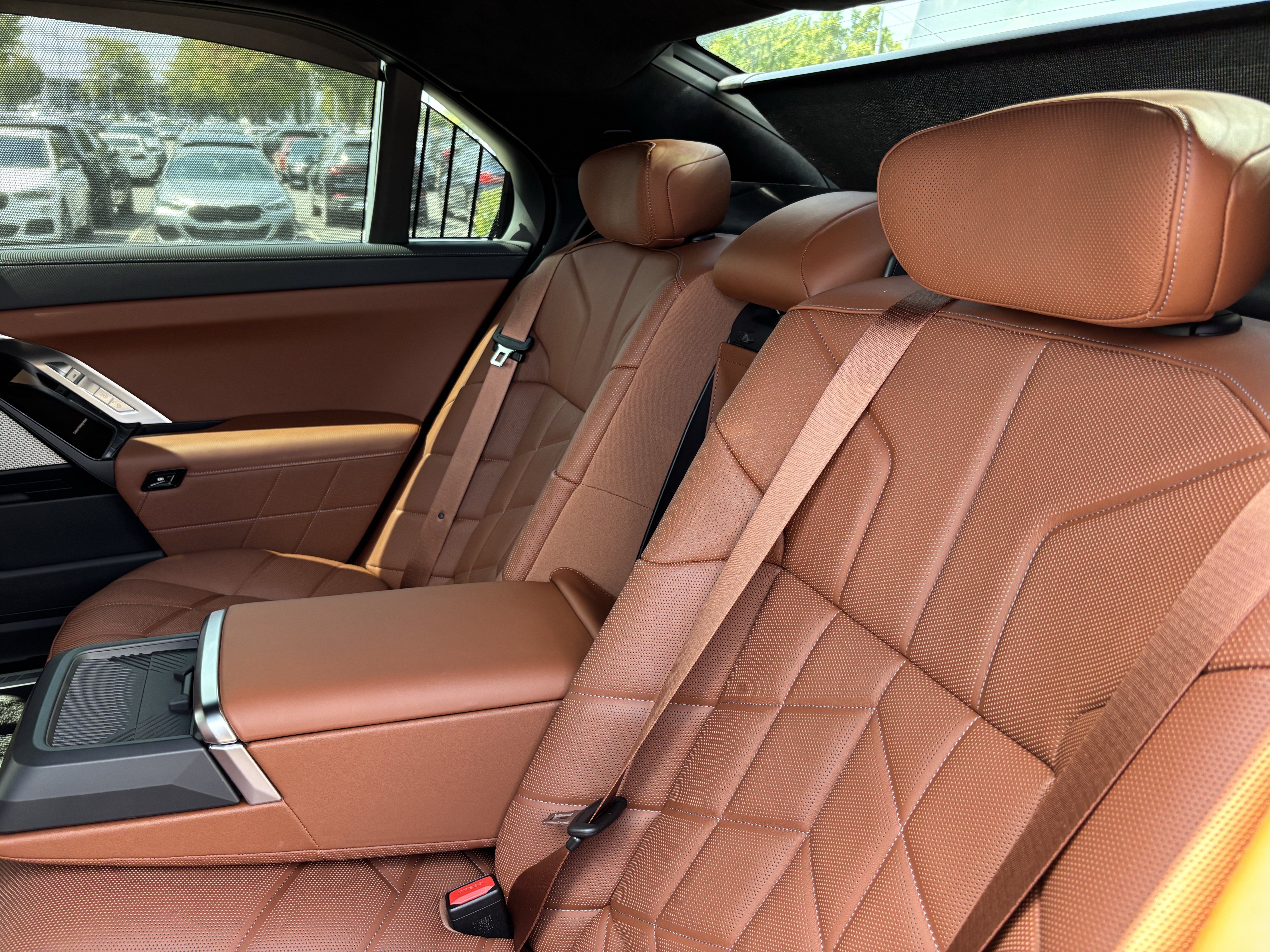 Certified 2025 BMW 750e xDrive w/ Executive Package AWD/4WD image 32