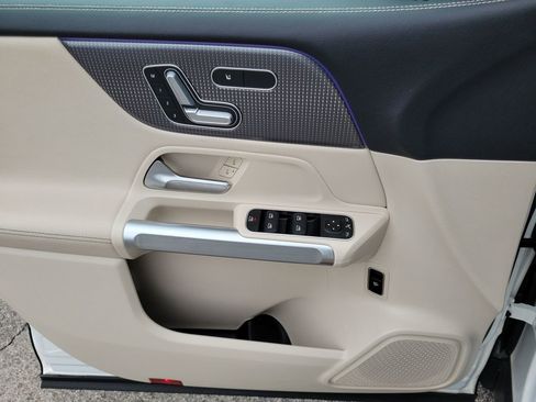 Certified 2022 Mercedes-Benz GLB 250 image 23