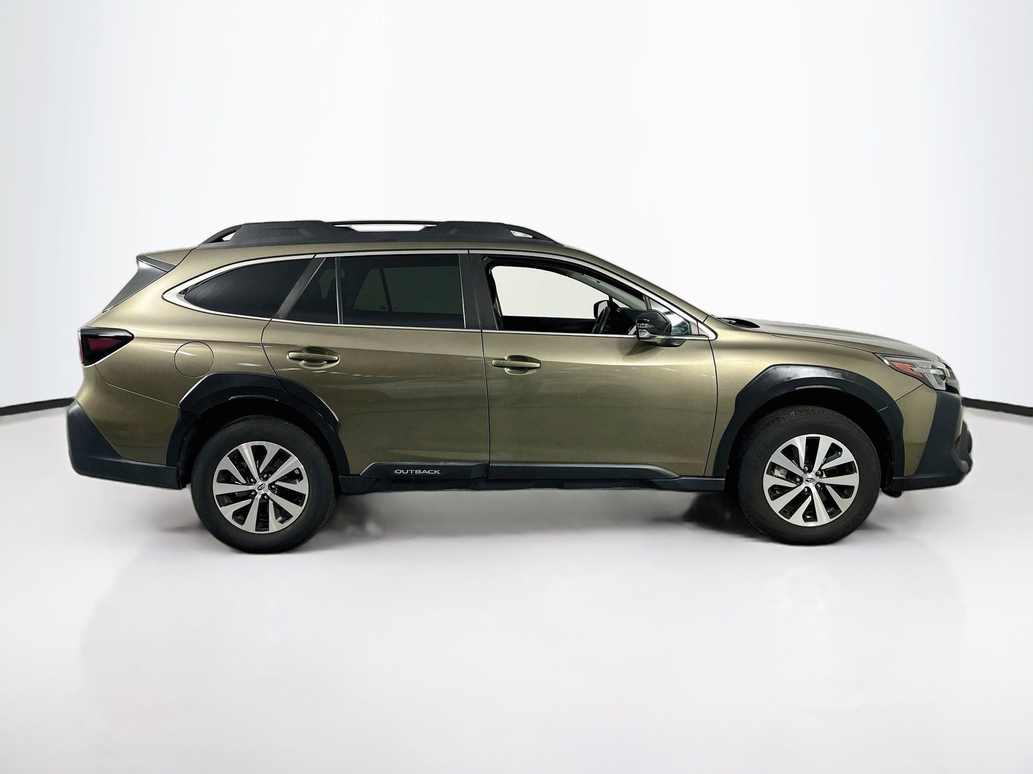 Used 2024 Subaru Outback Premium AWD/4WD image 4