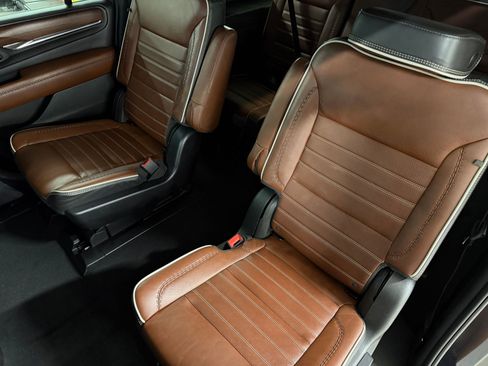 Used 2023 GMC Yukon XL Denali Ultimate AWD/4WD image 23