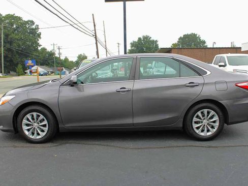 Used 2017 Toyota Camry LE FWD image 2