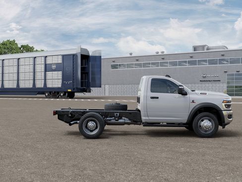 New 2026 RAM 5500 Tradesman w/ Chrome Appearance Group AWD/4WD image 21