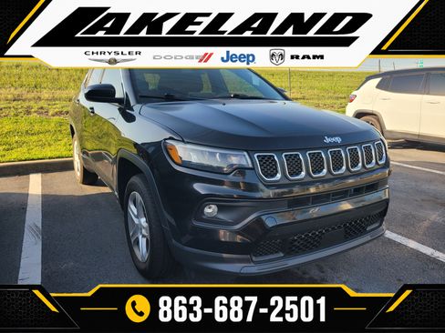Used 2023 Jeep Compass Latitude AWD/4WD image 1