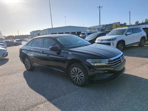 Used 2021 Volkswagen Jetta SE w/ SE Cold Weather Package image 5