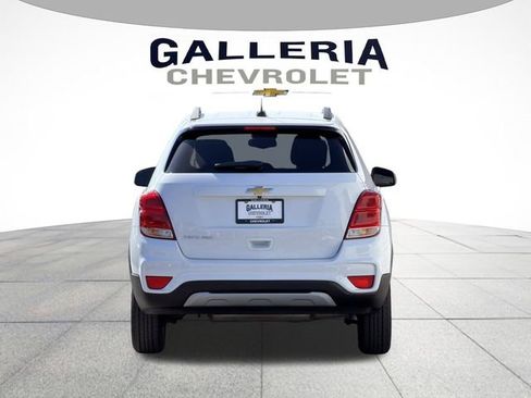 Used 2022 Chevrolet Trax LT w/ LT Convenience Package image 6