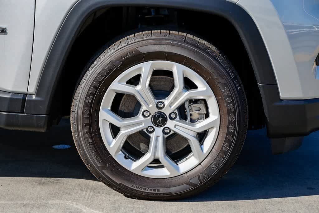 Used 2025 Jeep Compass Sport AWD/4WD image 10