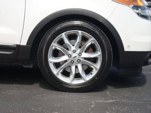 Used 2015 Ford Explorer Limited w/ Equipment Group 302A FWD image 4