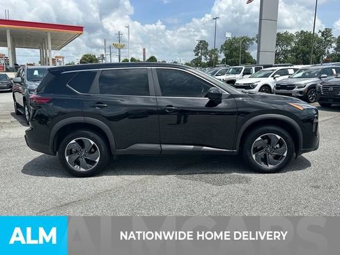 Used 2025 Nissan Rogue SV FWD image 4