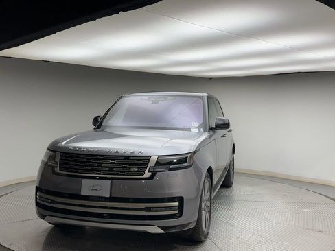 Used 2023 Land Rover Range Rover SE image 7