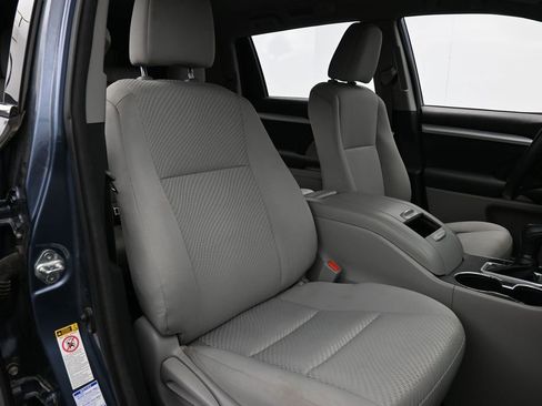 Used 2018 Toyota Highlander LE AWD/4WD image 36