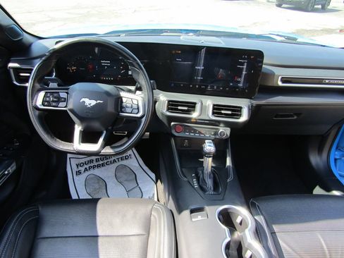 Used 2025 Ford Mustang GT Premium RWD image 17