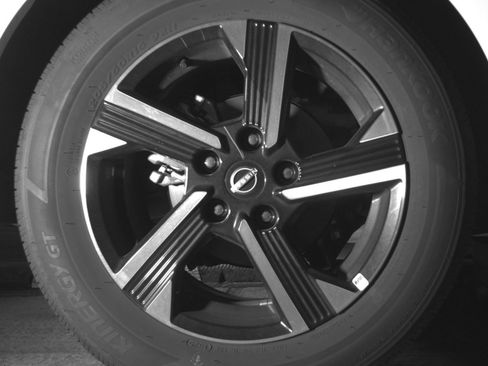 Used 2025 Nissan Sentra SV FWD image 13