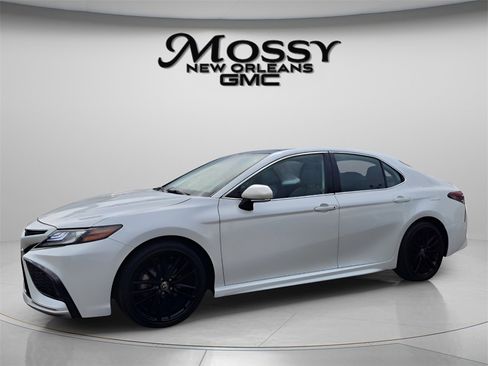 Used 2022 Toyota Camry XSE image 1