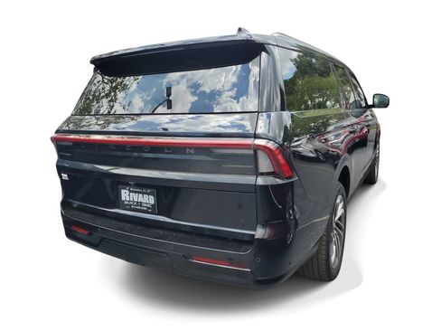 Used 2025 Lincoln Navigator L Reserve AWD/4WD image 4