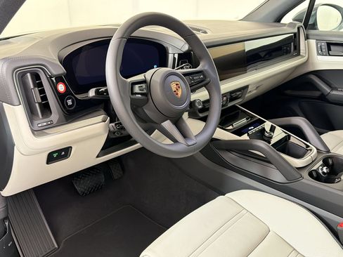 Used 2026 Porsche Cayenne AWD/4WD image 4